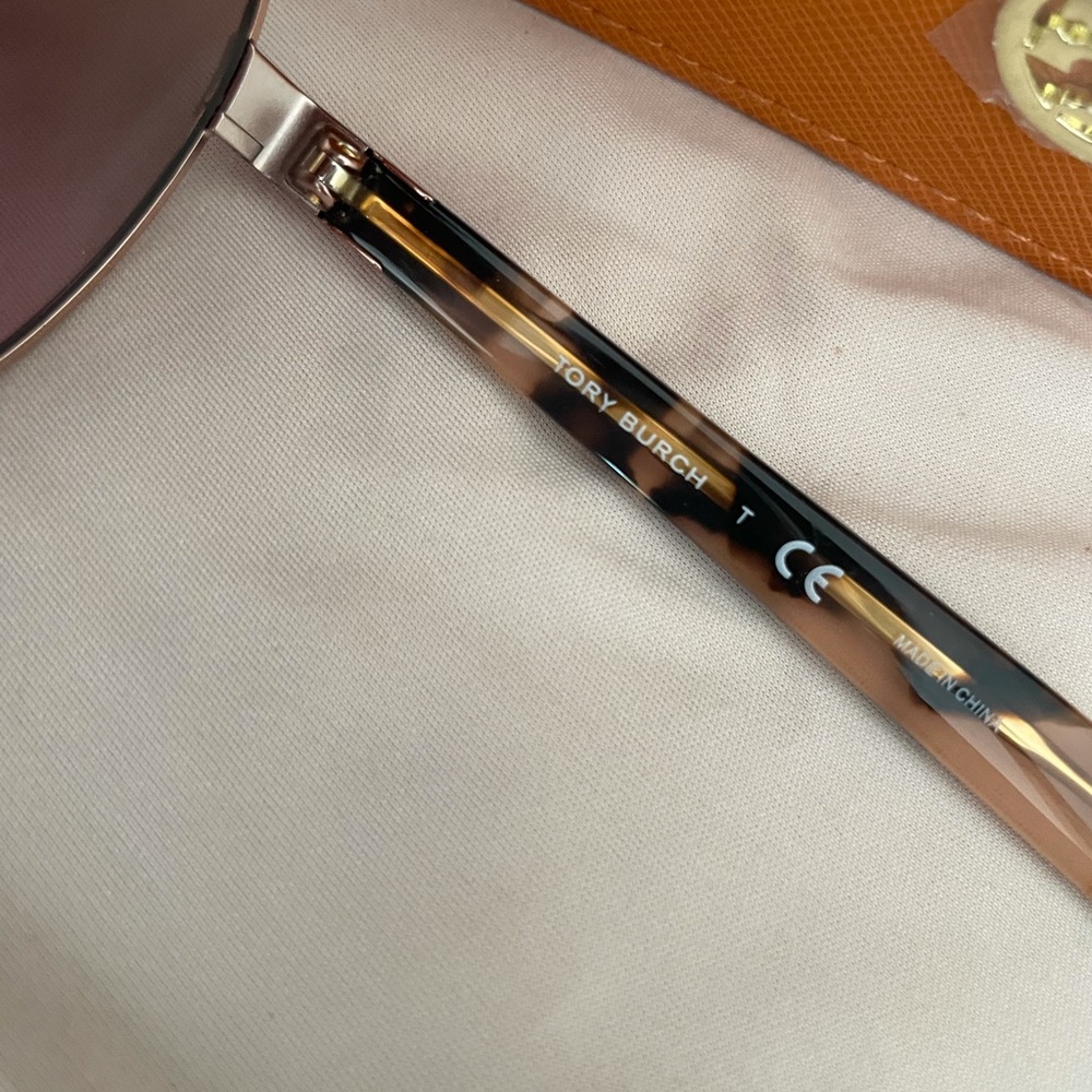 New Tory Burch sunglasses 💝 - Picture 4 of 7